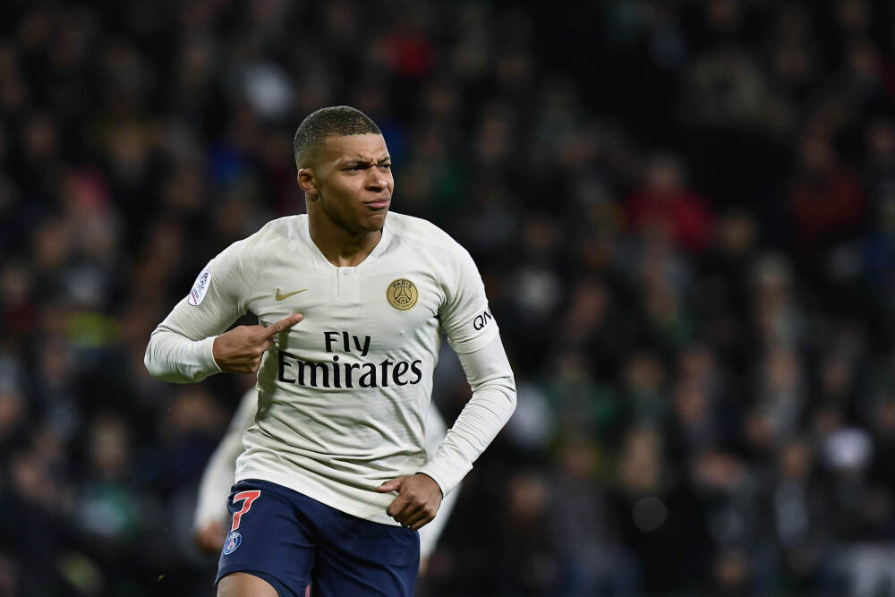 每体：巴萨在转会市场上寻找中锋，人选含小蜘蛛、凯恩、吉拉西等